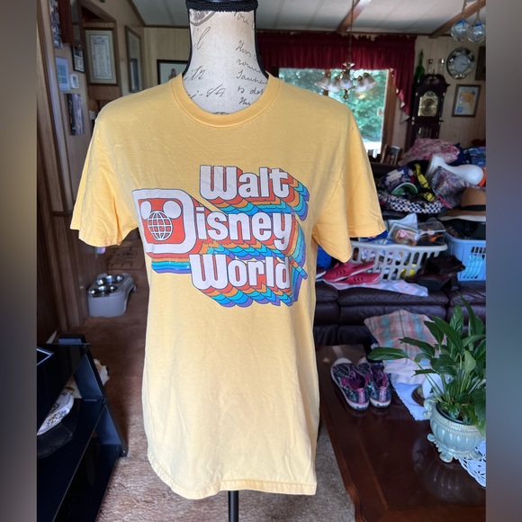 Women’s yellow Walt Disney World short sleeve tee shirt. - Picture 8 of 16
